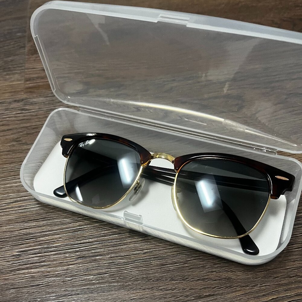 Ray-Ban Clubmaster Sunglasses - Tortoise On Gold - like new ray bans 49-21